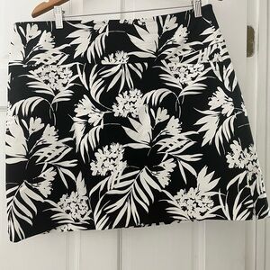 Chic Black and White Floral Mini Skirt